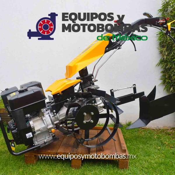 MOTOCULTOR PARAZZINI 15HP CON ARADOR AGRICOLA